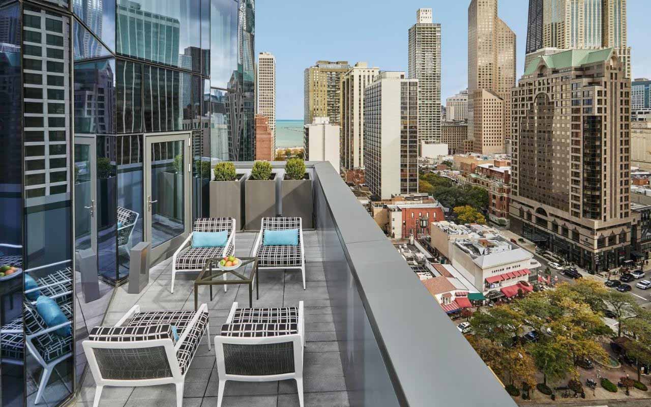 hotels with balconies-in-chicago