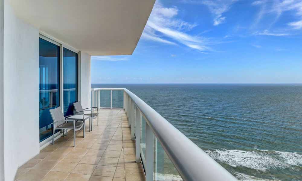 fort lauderdale-oceanfront-hotel-with balcony