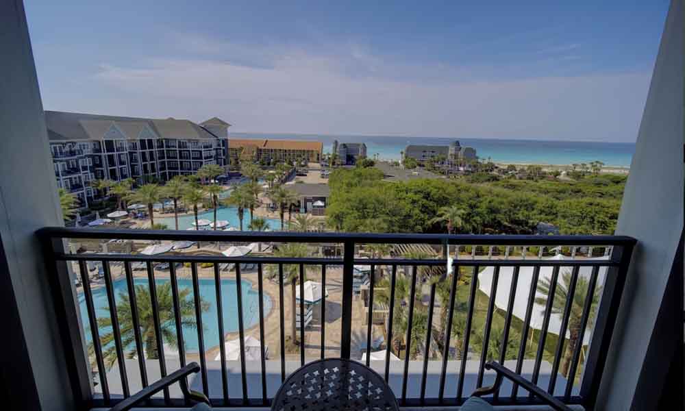 destin-florida-hotels on the beach with balcony