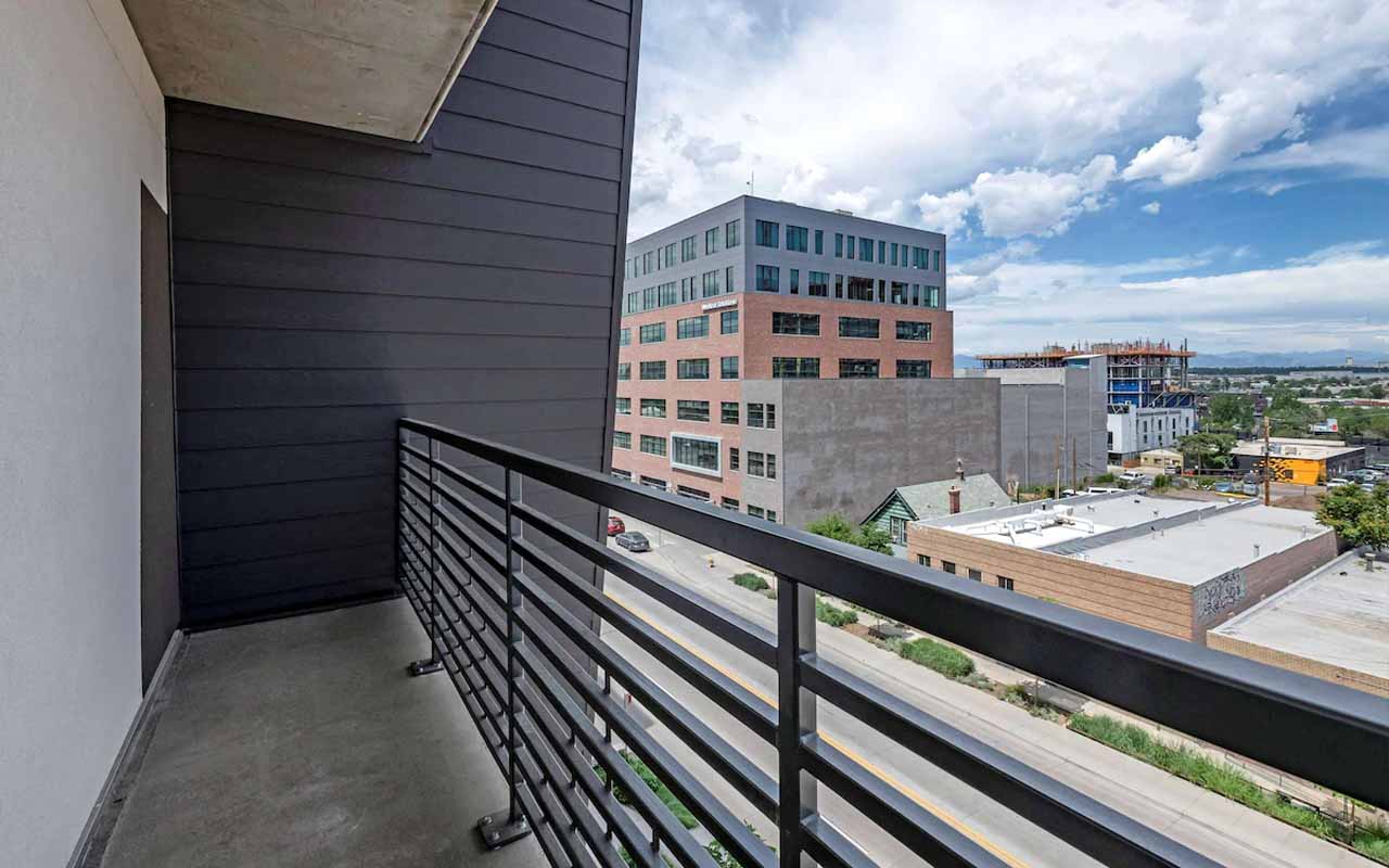 hotels in denver-colorado-with-balconies