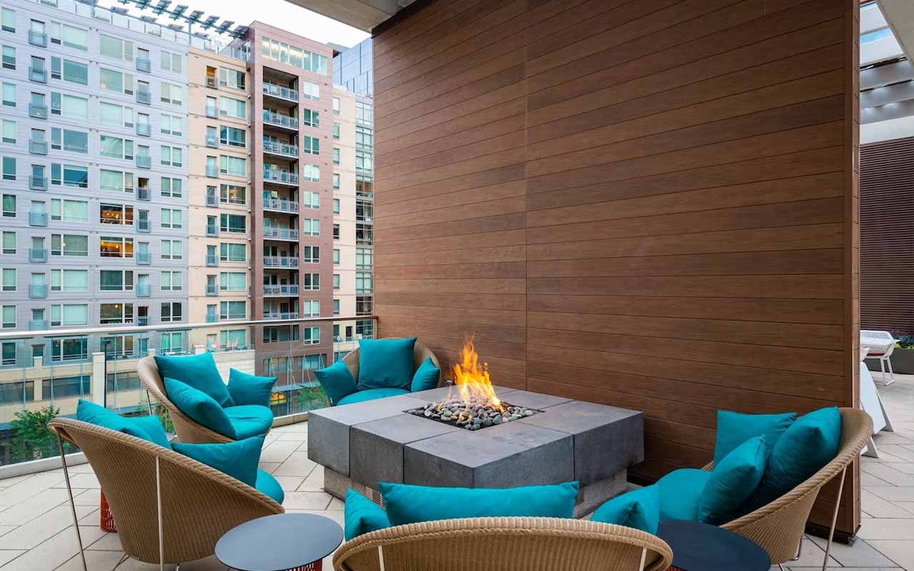 hotels-in-denver-colorado-with balconies