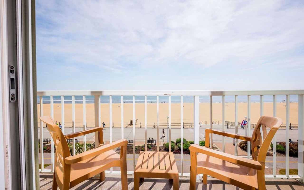 virginia-beach-hotels oceanfront with balcony