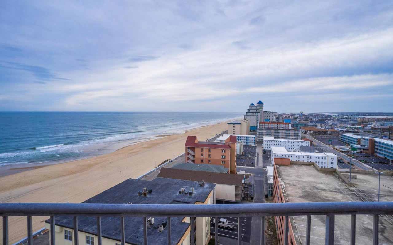 ocean-city-maryland boardwalk hotelswith balcony