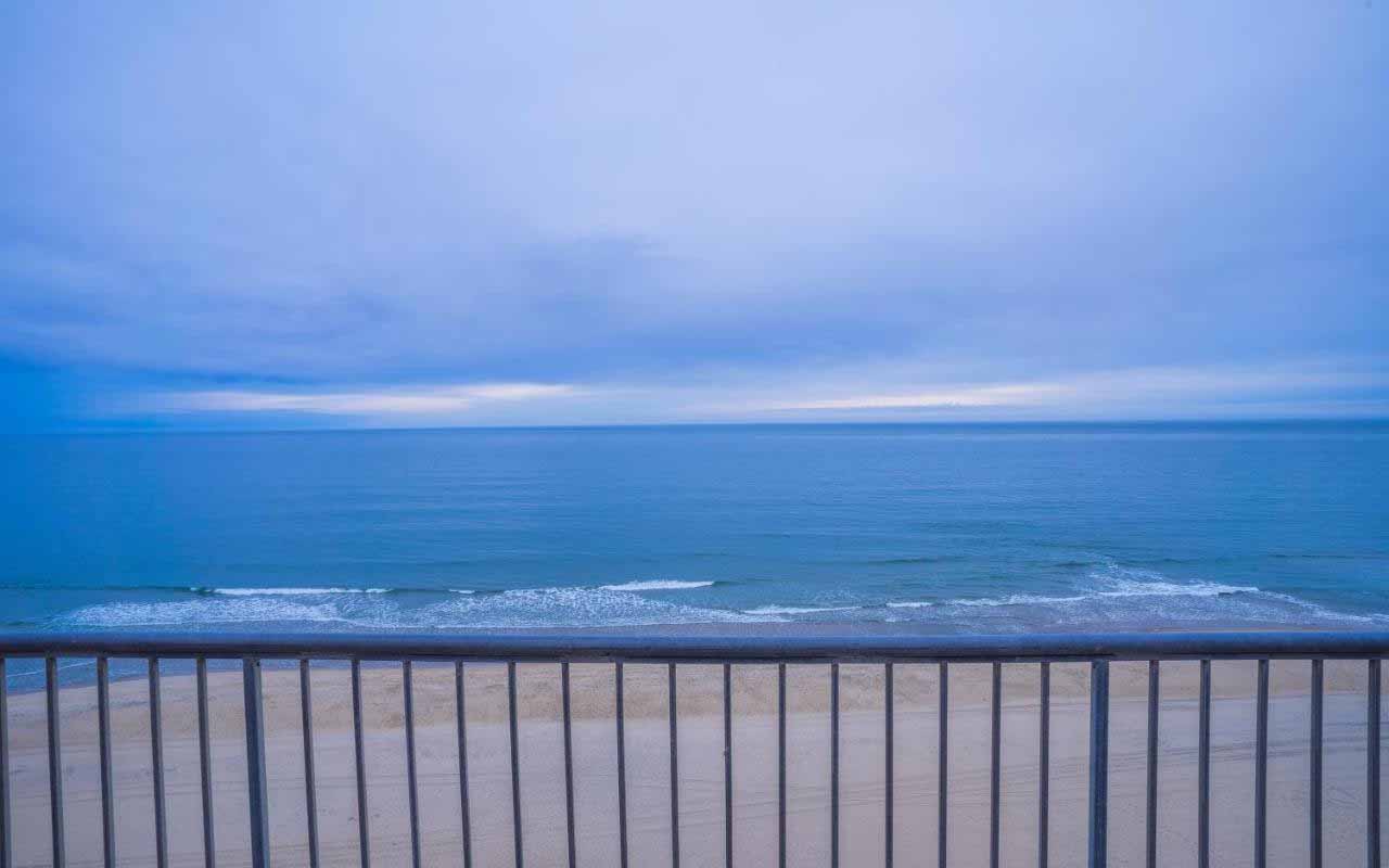 ocean-city maryland boardwalk hotelswith balcony