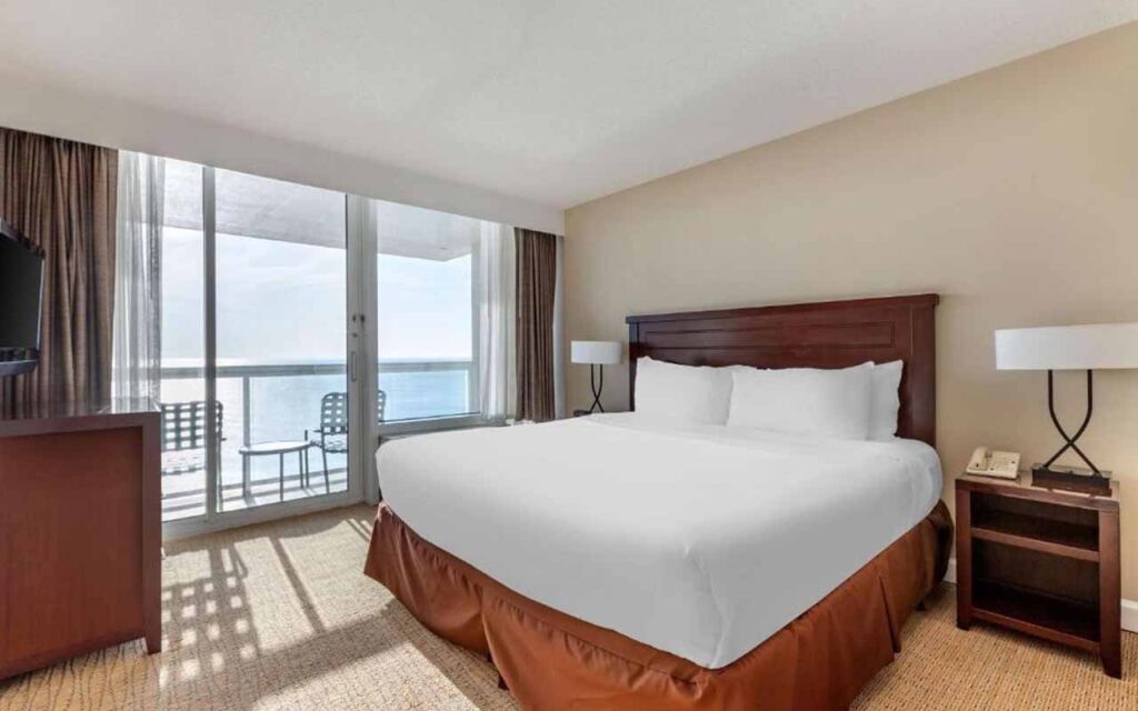 virginia-beach-oceanfront hotels with balcony