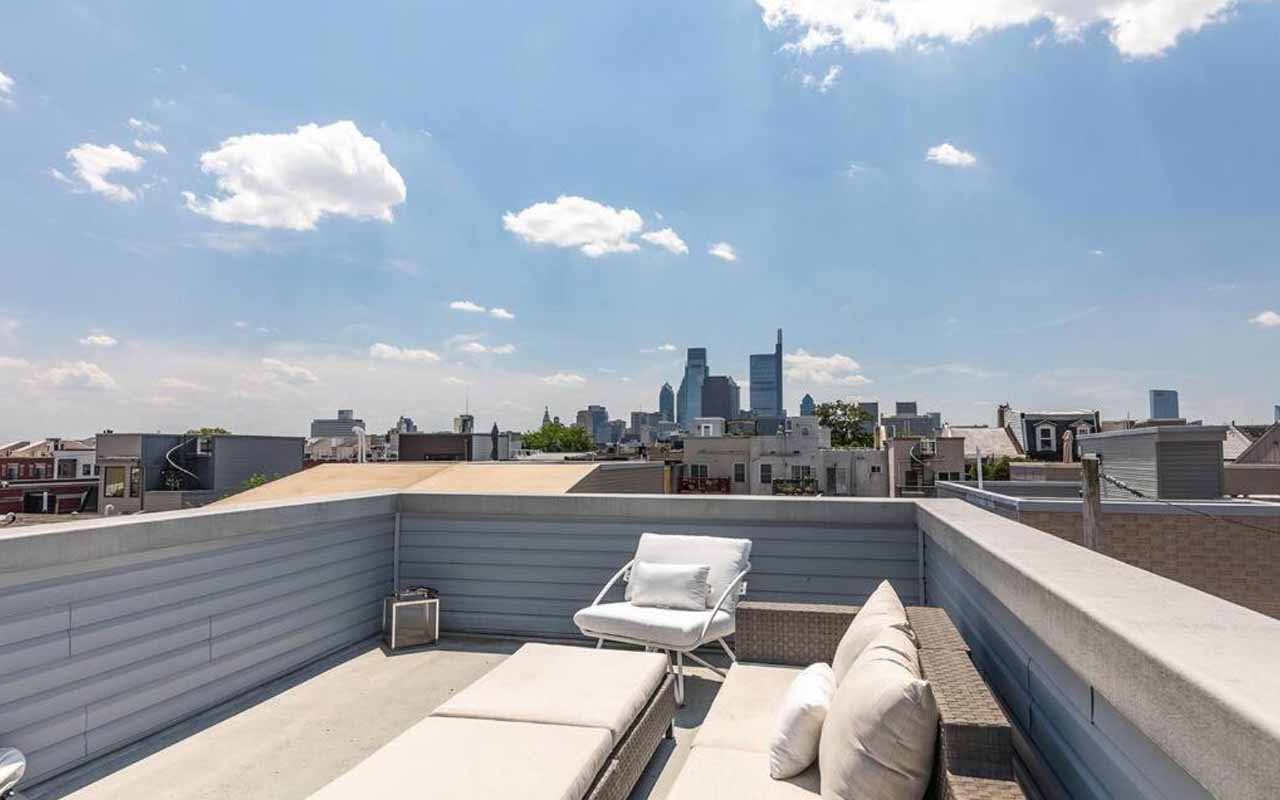 Philadelphia-Hotel With Balcony