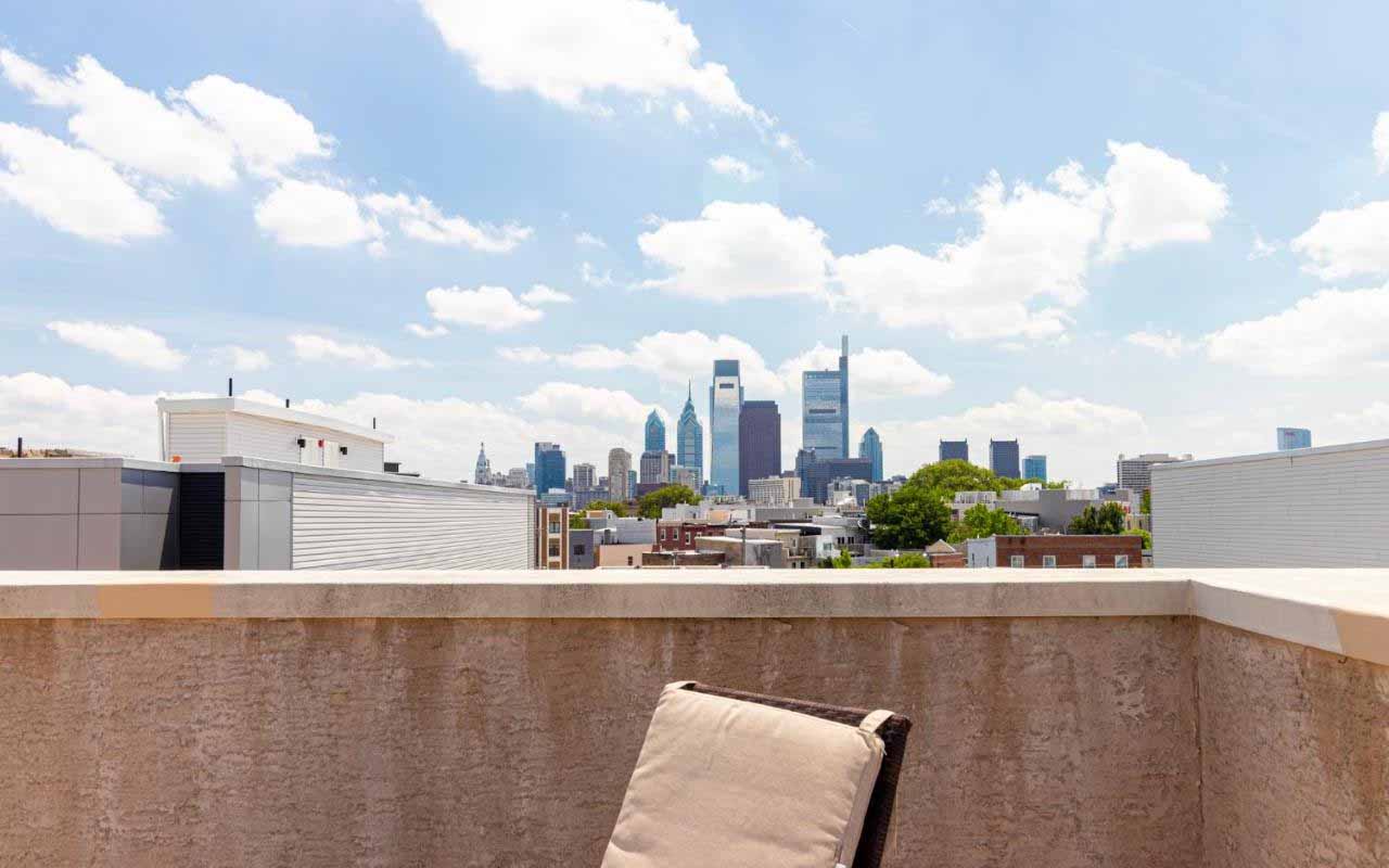 Philadelphia Hotel With-Balcony