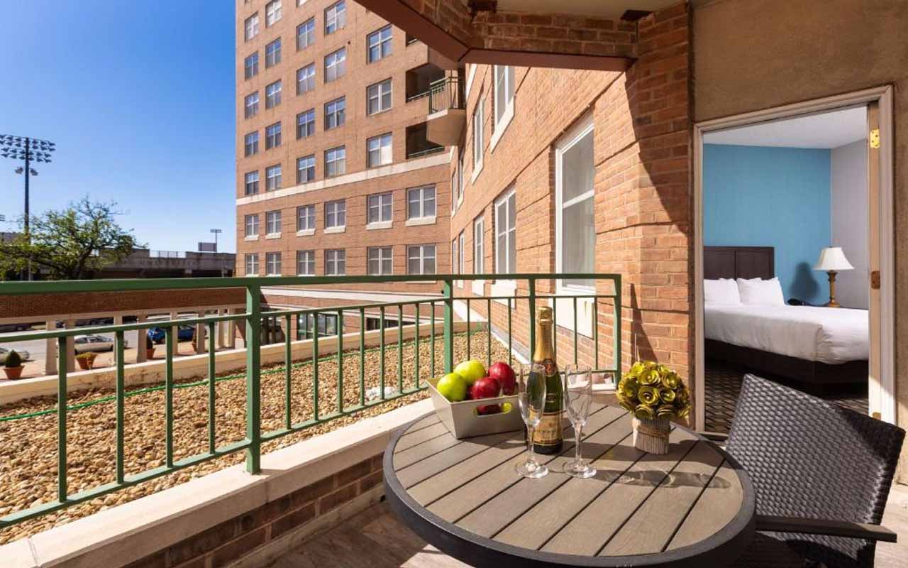 baltimore-hotel-with-balcony