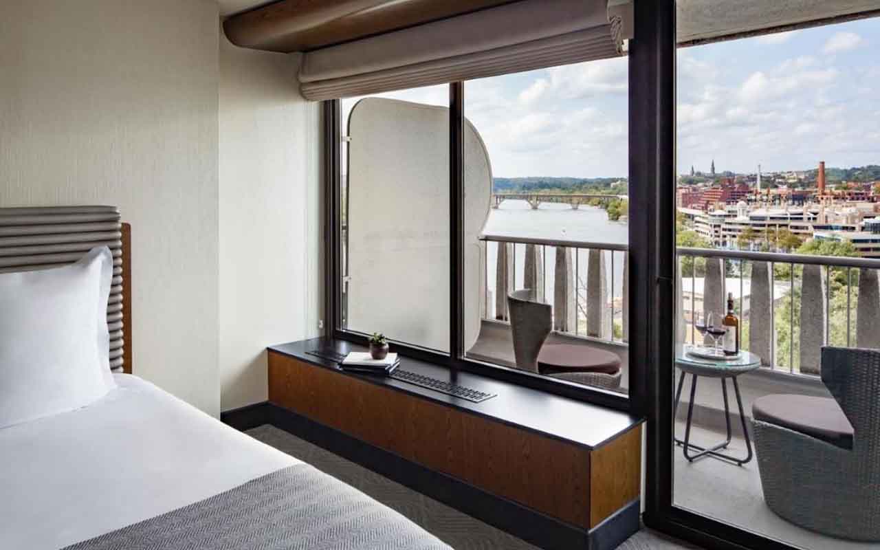 washington dc-hotel-with-balcony