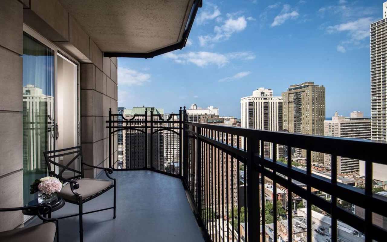 chicago hotel with balcony