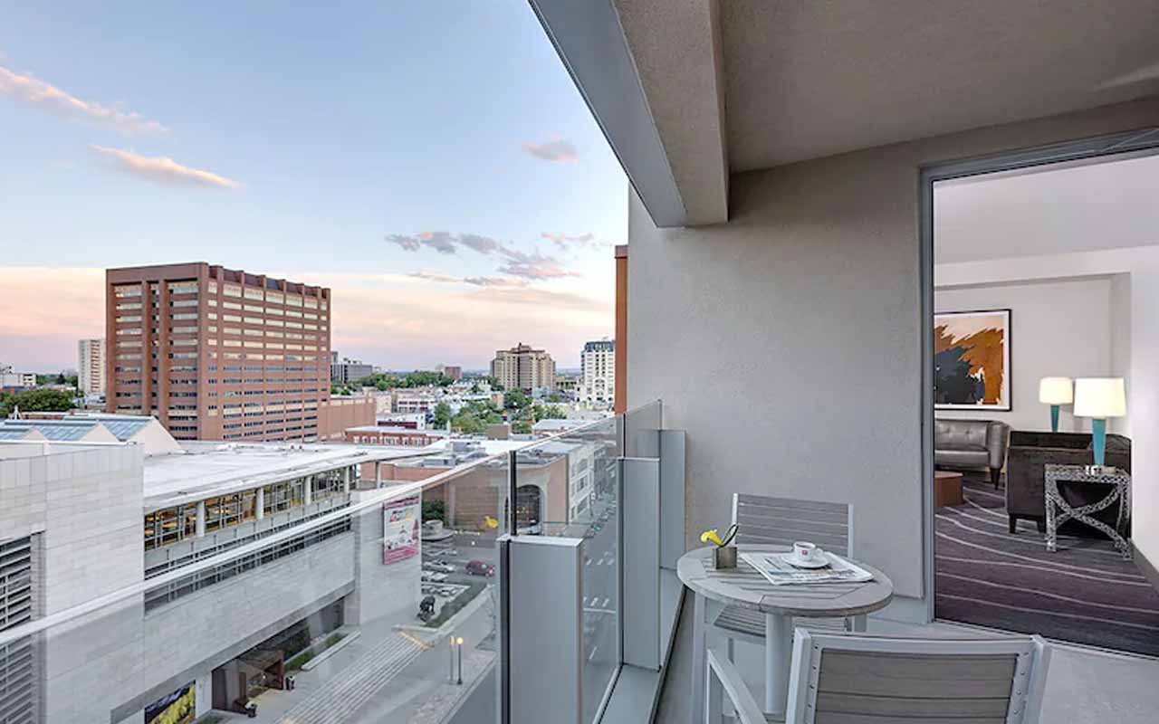 denver-hotels-with balconies