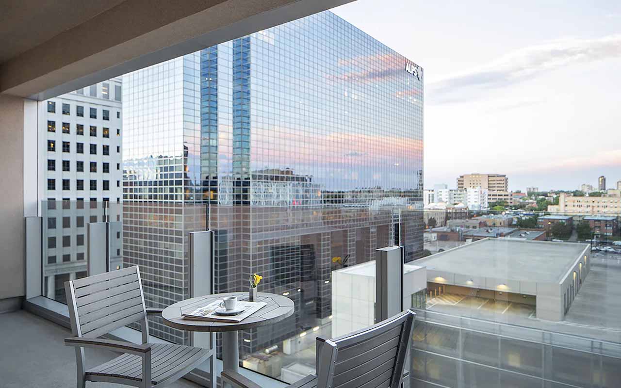 denver-hotels with balconies