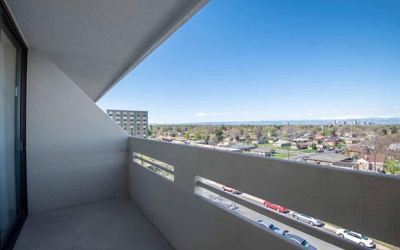 denver hotels with-balconies