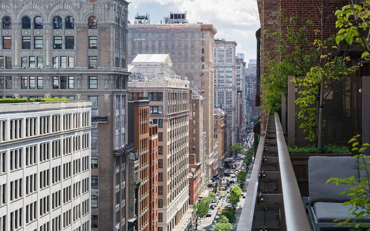 hotel with-balconies-nyc