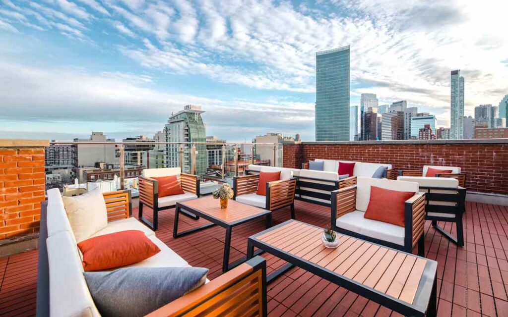 nyc-hotel-with-balcony