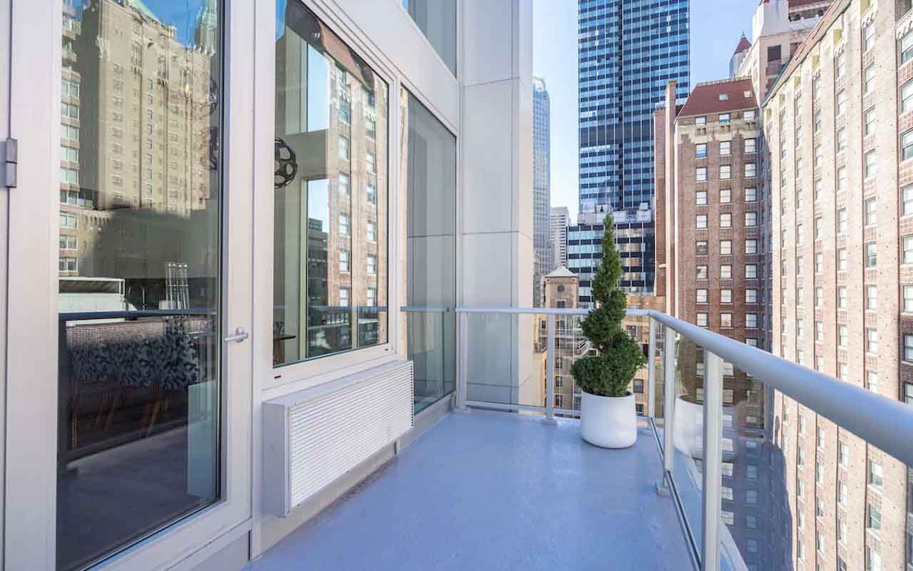 nyc hotels-with-balcony