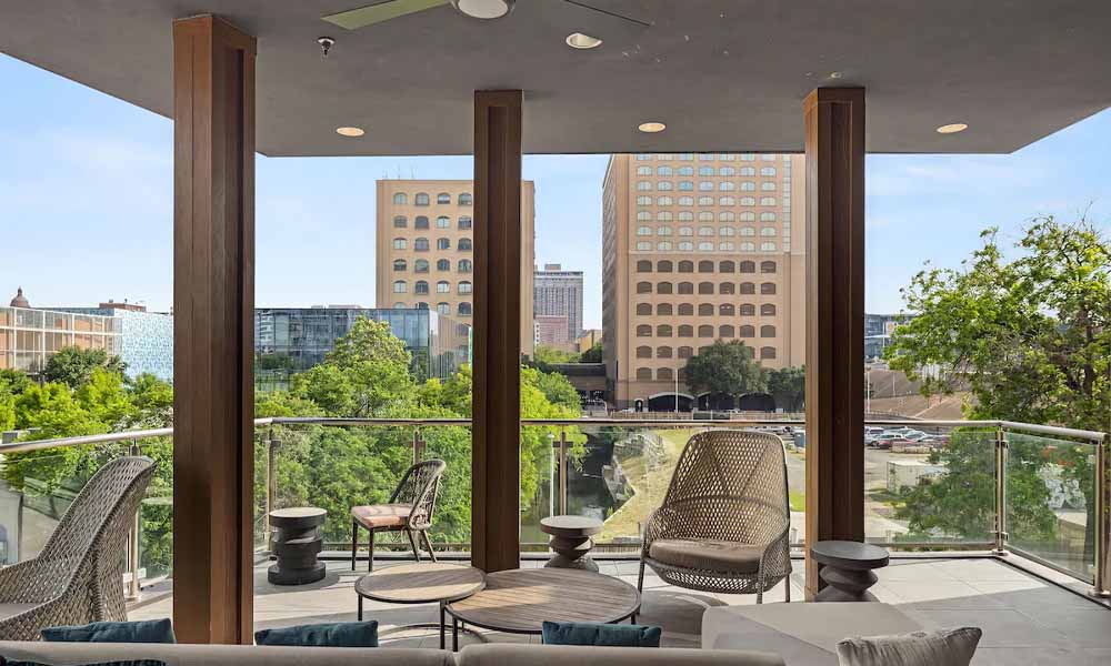 Hotels-With-Balcony-Austin