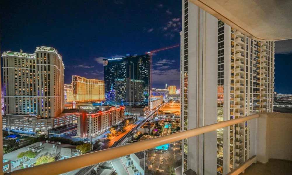 Las-Vegas Hotels with Balconies