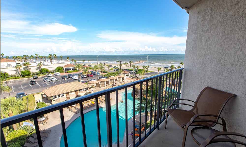 galveston-hotels-on the beach with balcony