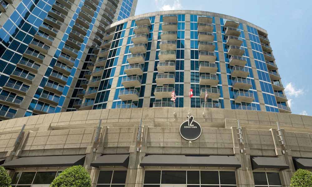 downtown-atlanta-hotels with balcony