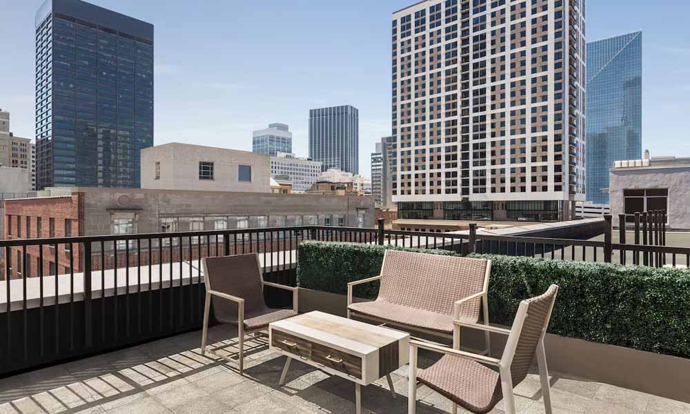 downtown-atlanta-hotels-with-balcony