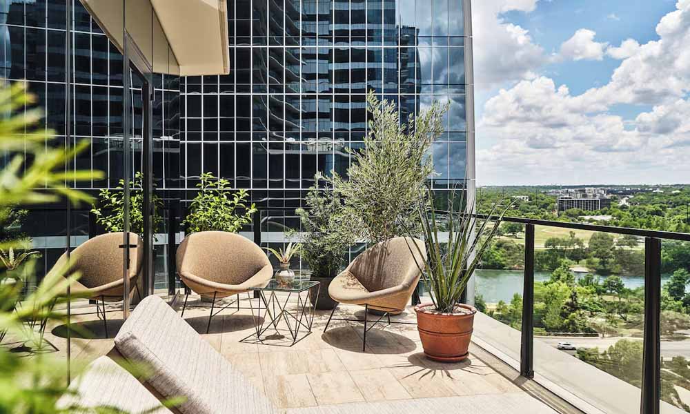 downtown-austin hotels-with balconies