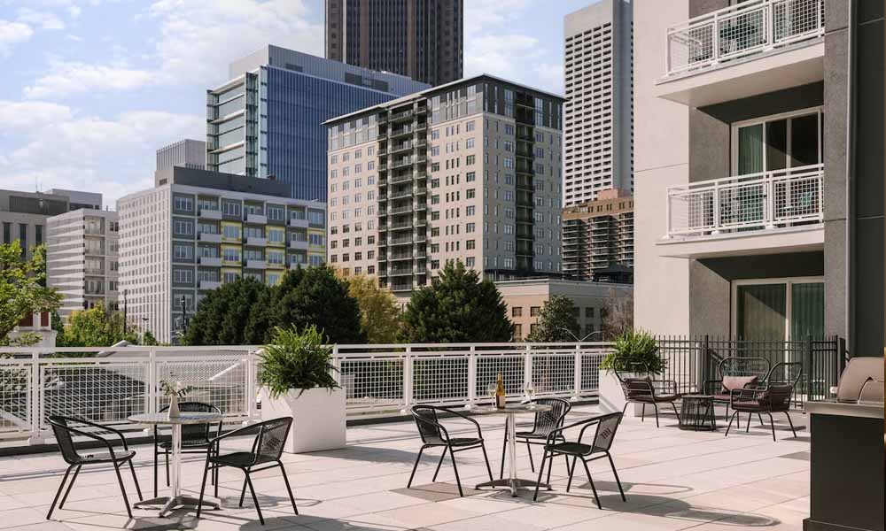 hotels-downtown-atlanta-with balcony