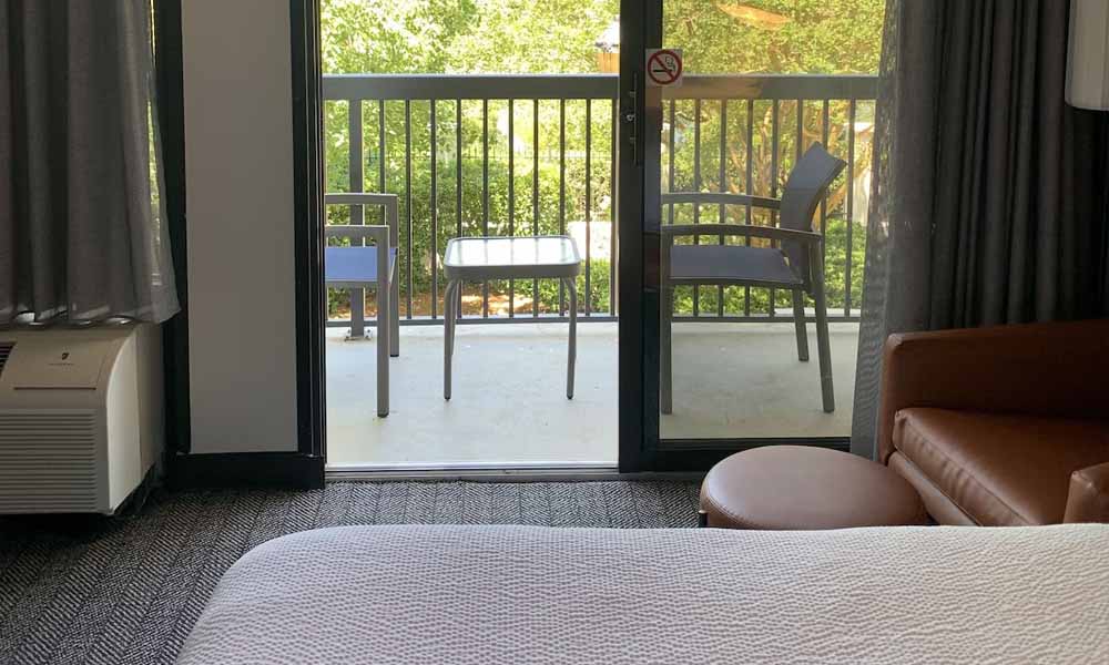 hotels-in-charlotte nc with balcony