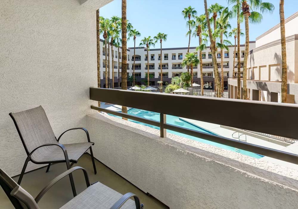 hotels with-balcony-in-phoenix