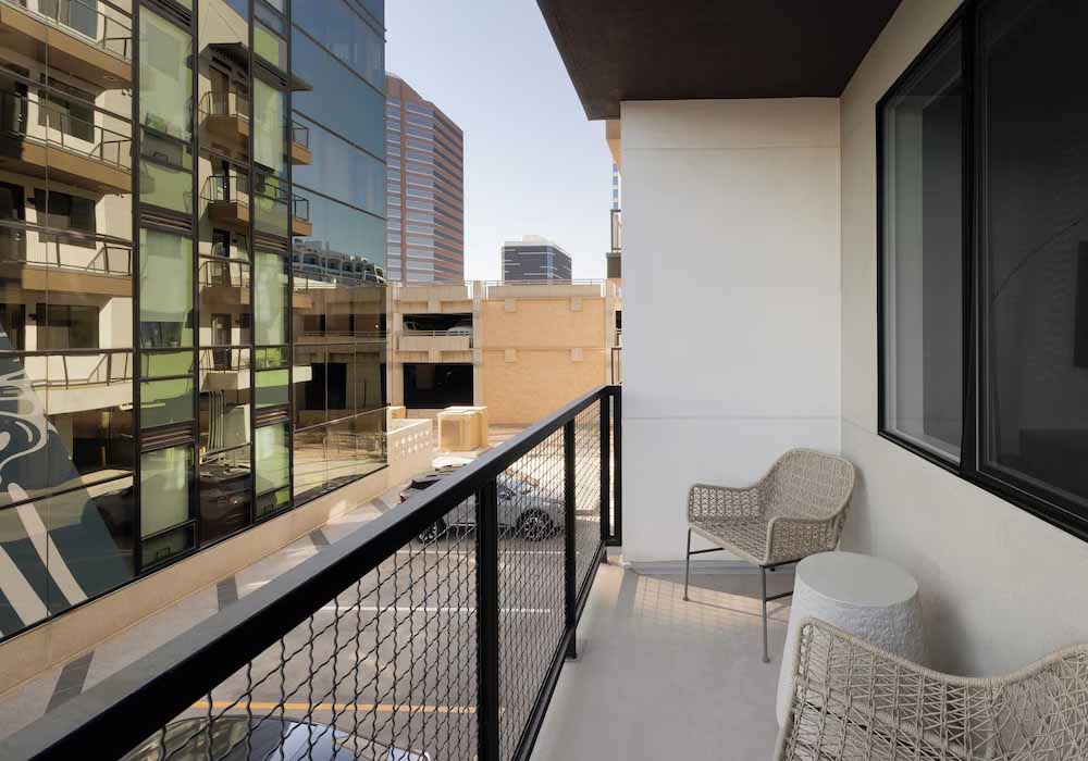 hotels-with balcony in phoenix