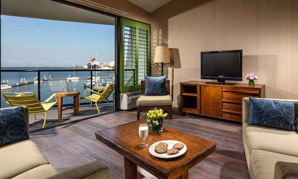 long-beach hotels with balcony