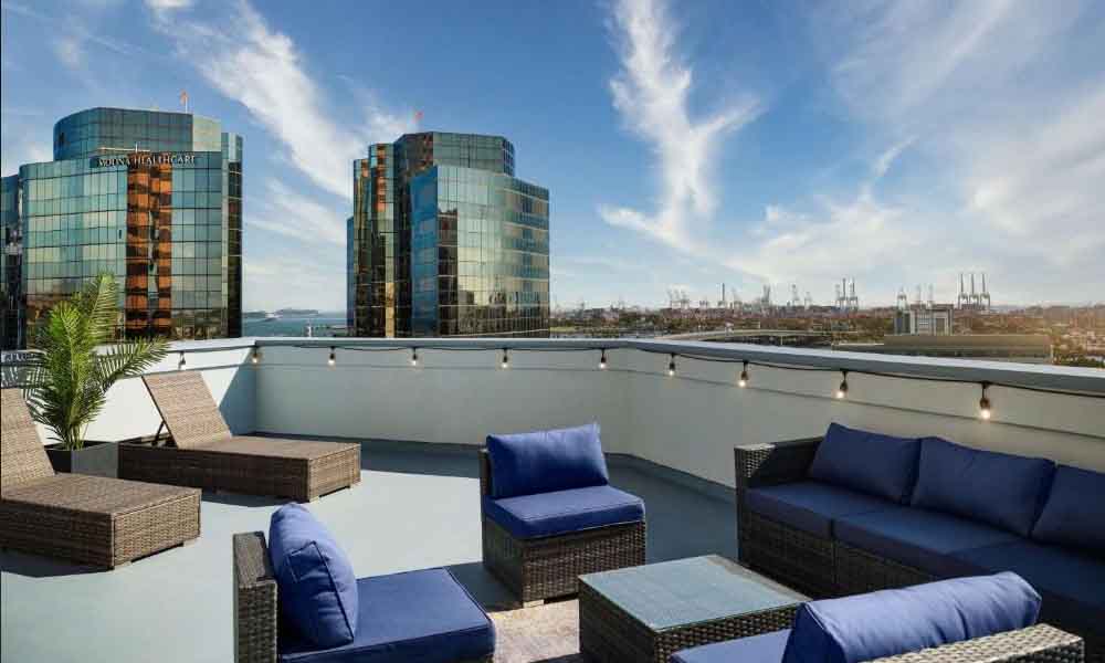 long-beach-hotels-with balcony