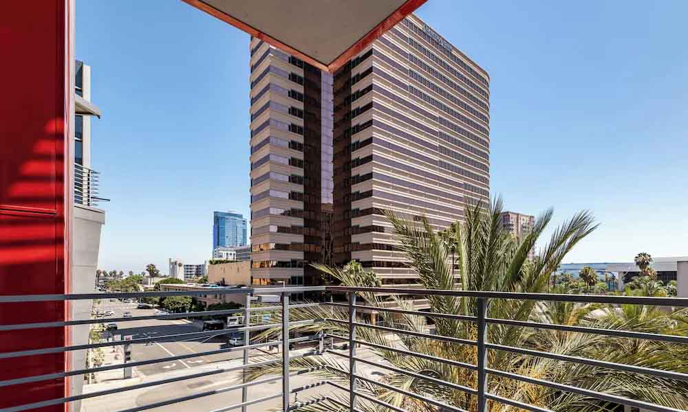 long-beach-hotels-with-balcony