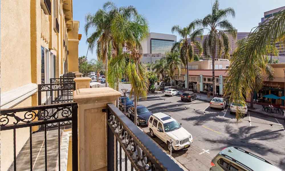 long beach hotels-with-balcony