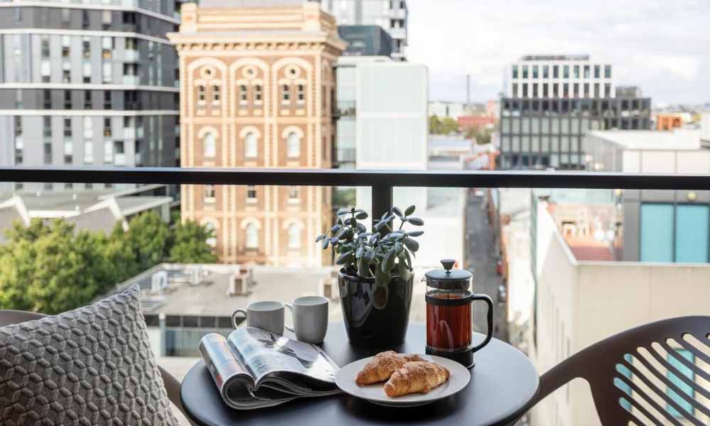 hotels with balcony melbourne cbd