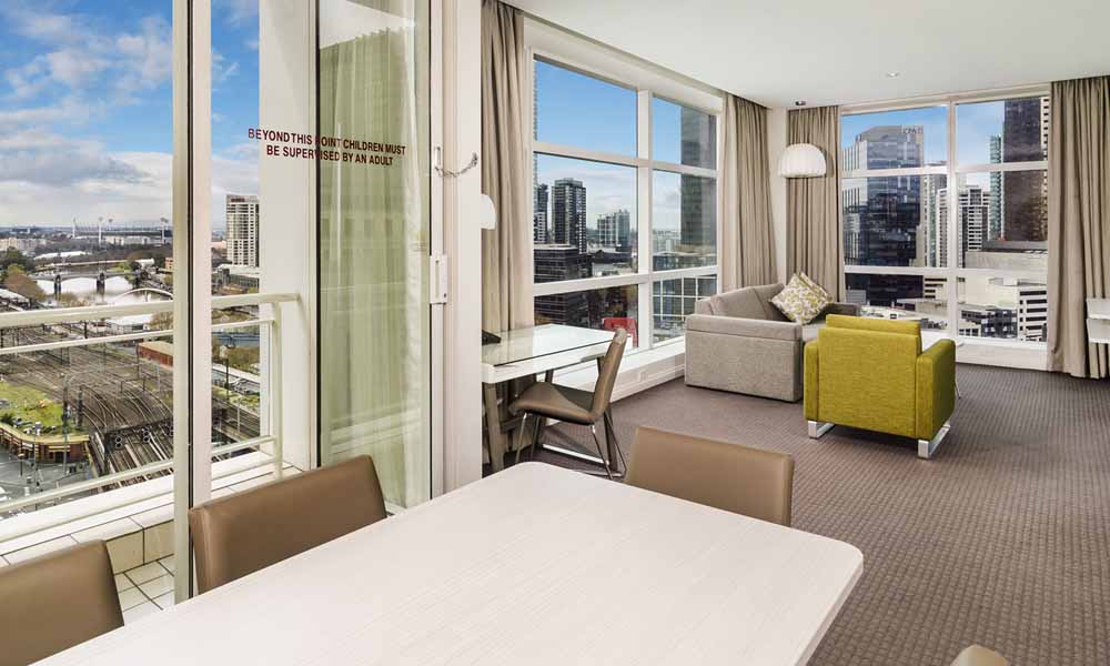 melbourne-hotels-with-balcony-cbd