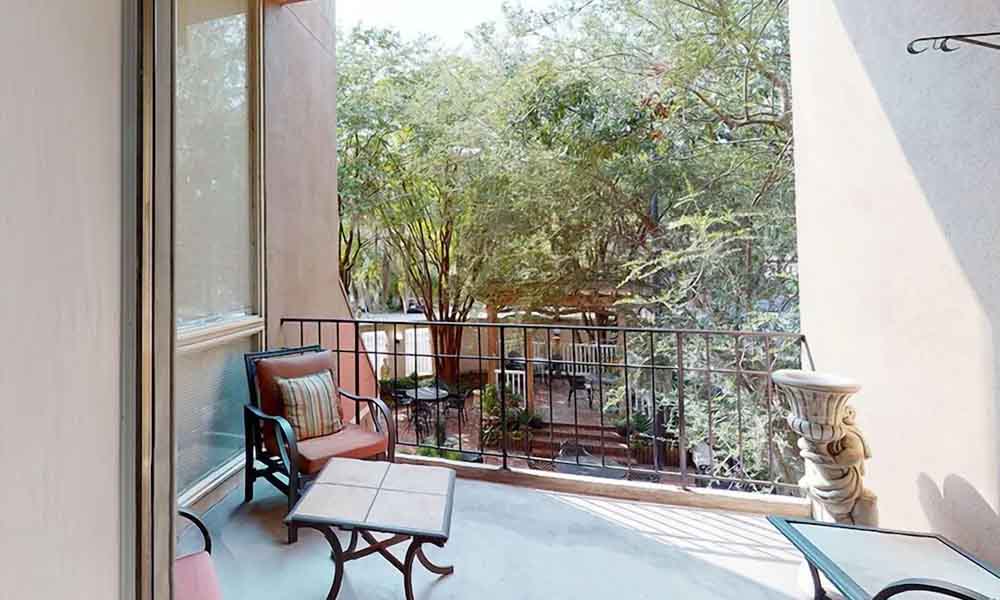 savannah-riverfront-hotels-with balcony