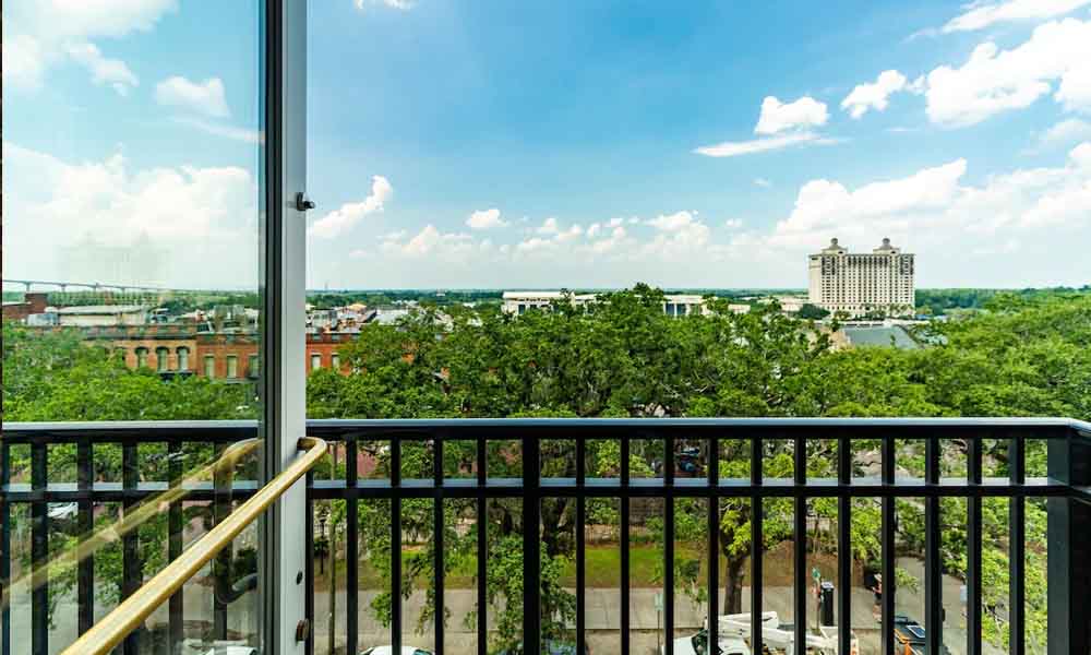 savannah-riverfront hotels-with balconies