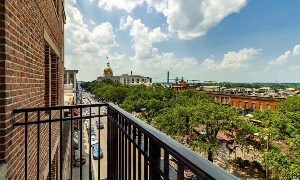 savannah-riverfront hotels-with-balconies