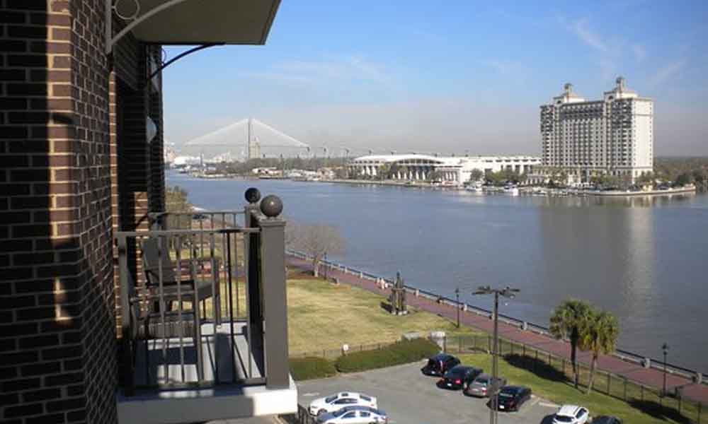 savannah-riverfront hotels with balconies