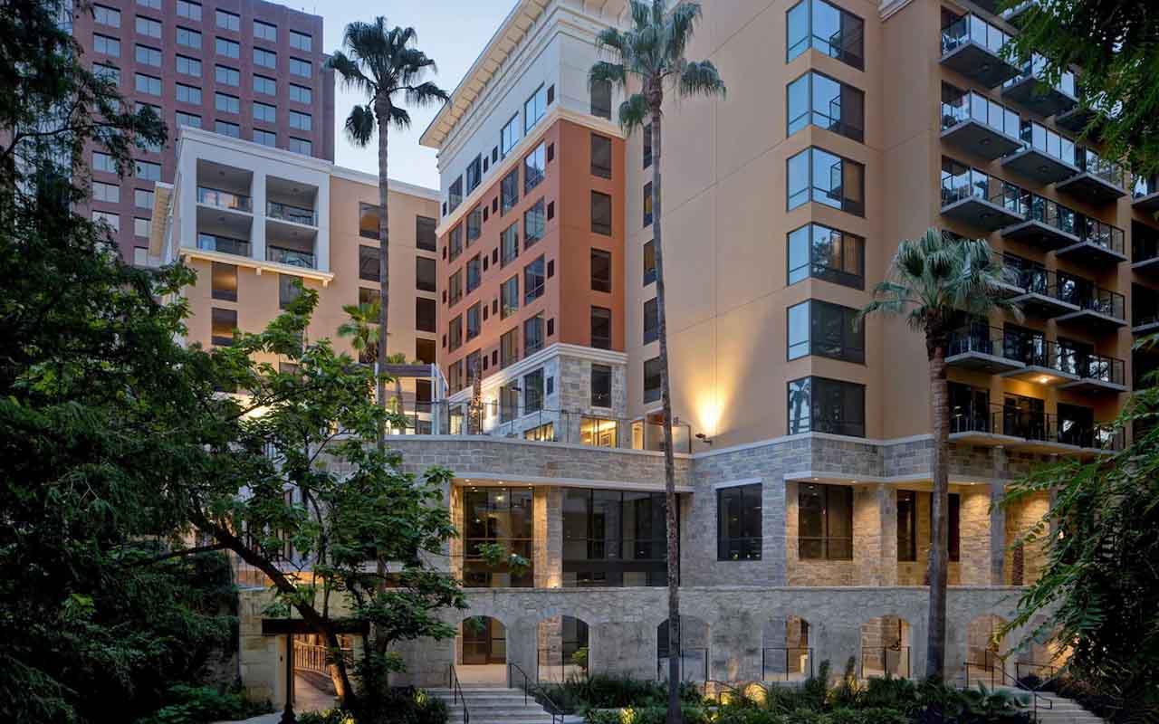 san-antonio-riverwalk-hotels with-balcony