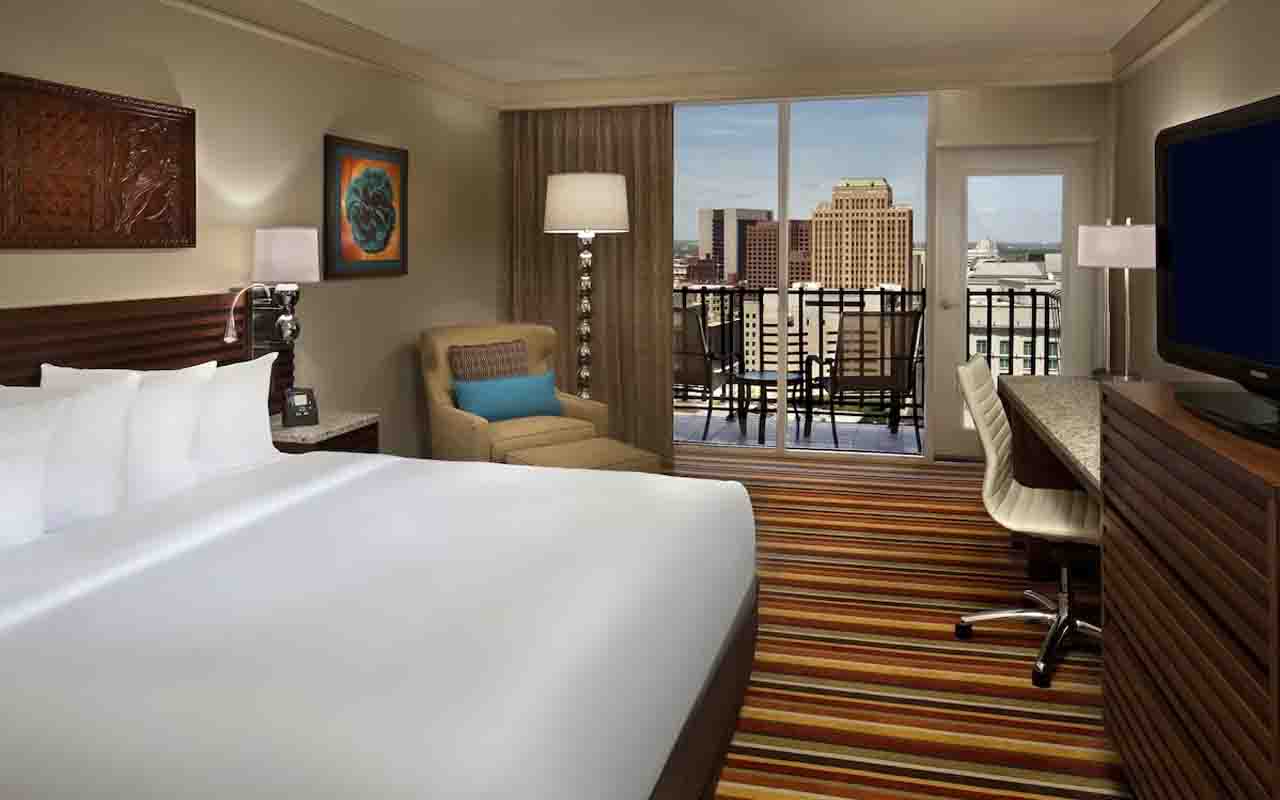 10 Best San Antonio Riverwalk Hotels With Balcony Views