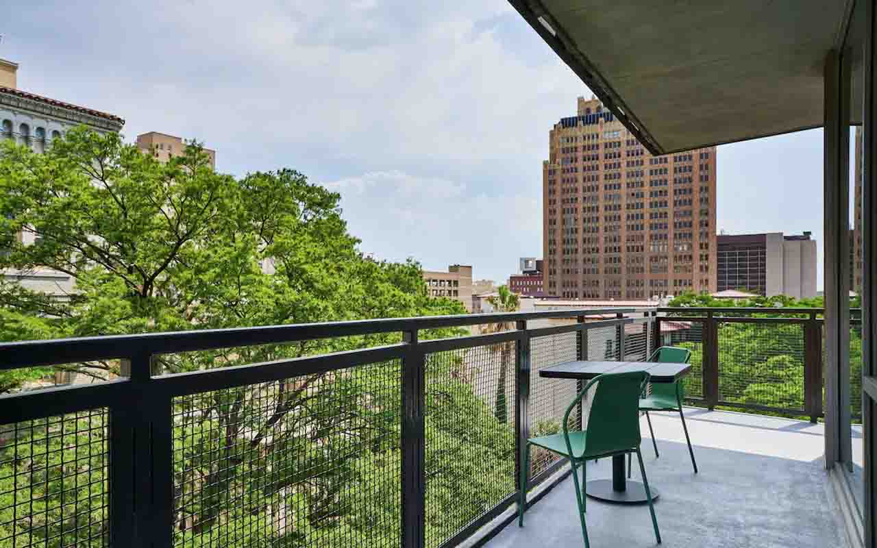 san antonio-riverwalk-hotels-with-balcony