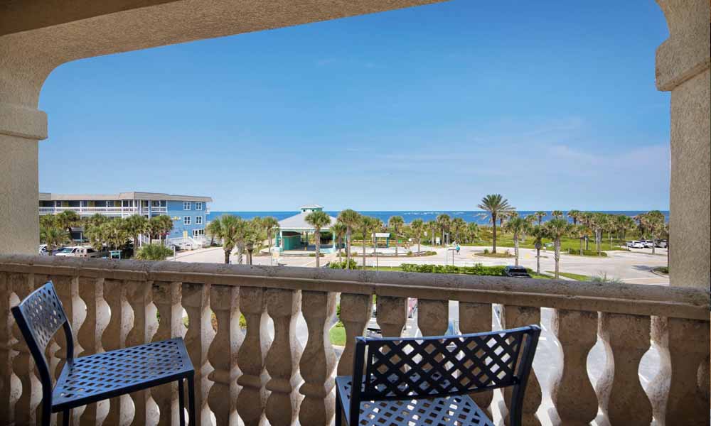 st-augustine-beach-hotels with balcony