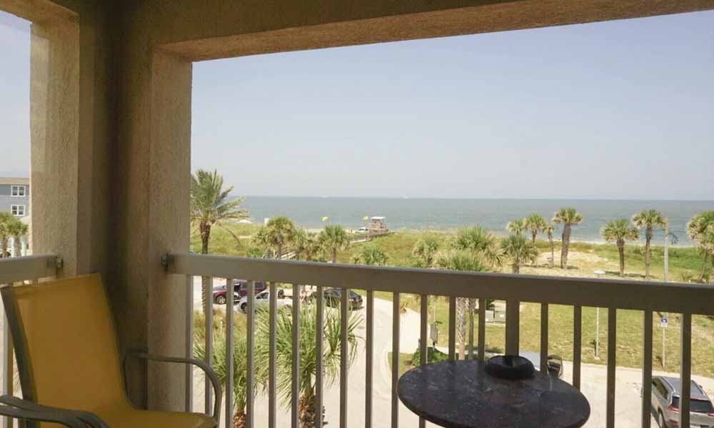 st-augustine-beach-hotels-with balcony