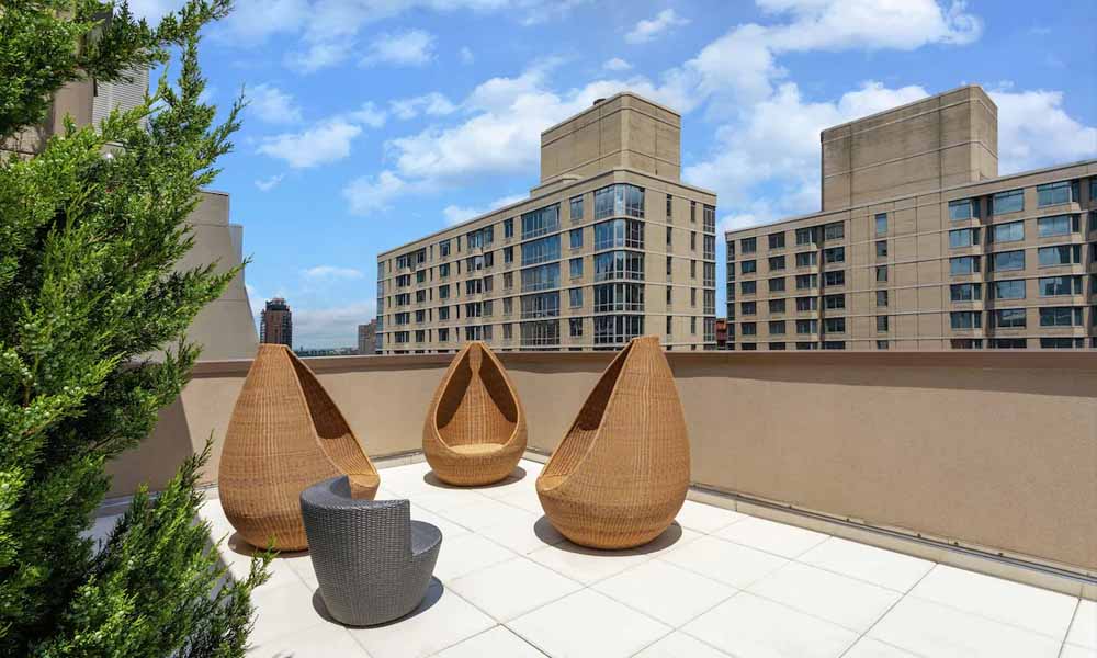 times-square-hotels with balcony