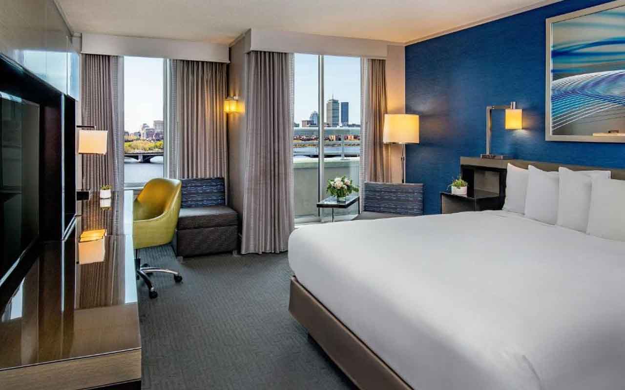 boston-hotel-with-balcony