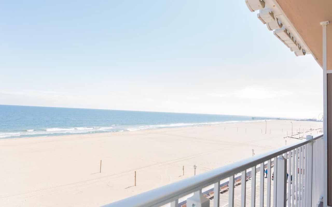 ocean city maryland boardwalk hotel with-balcony