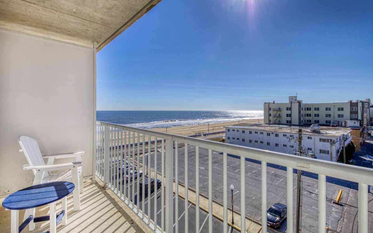 ocean-city-maryland-boardwalk-hotels-with-balcony
