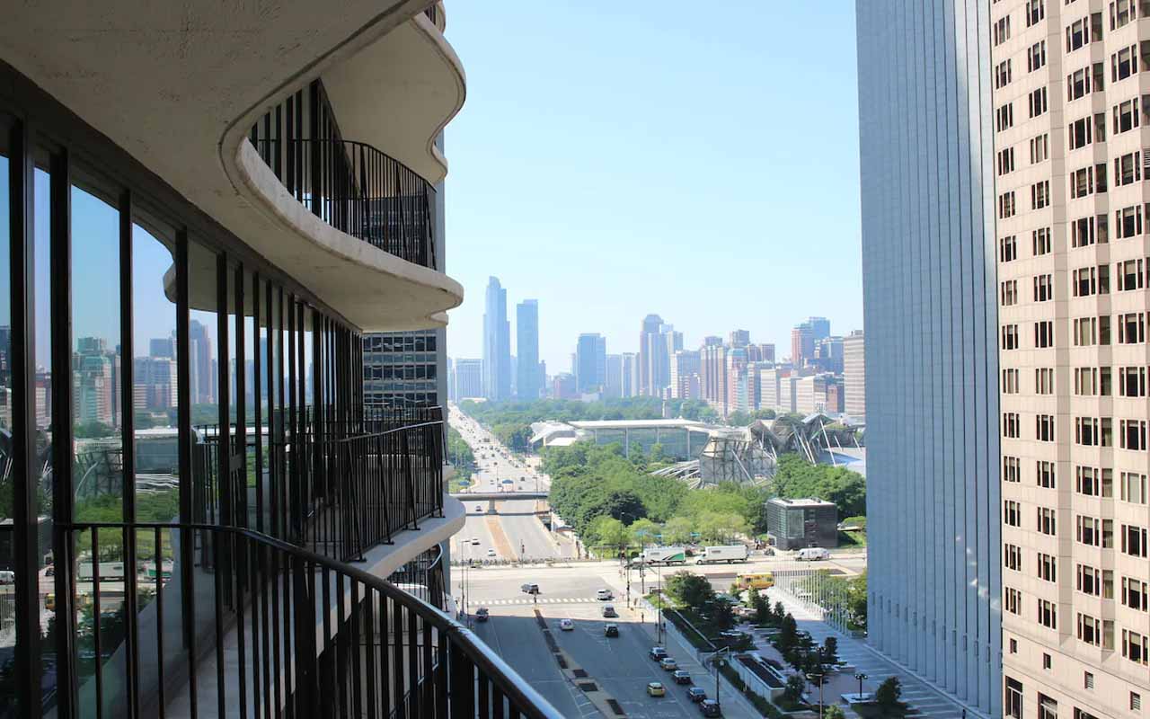 chicago-hotel with balcony